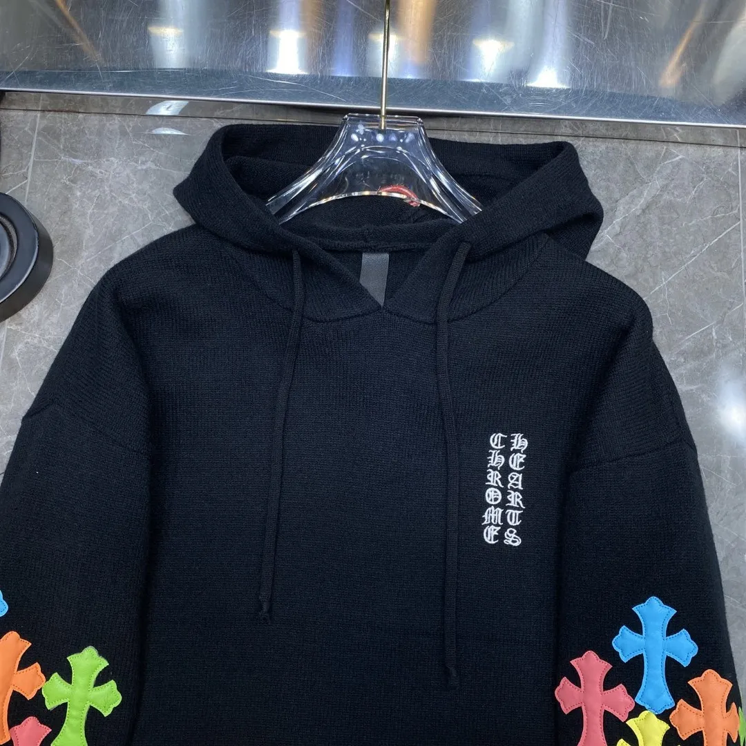 P316 Chrome Hearts 🍁Autumn and winter sweater series🍁 Heavy-duty colorful sweater with red mouth embroidery on both arms, 20 pieces of imported color patchwork leather on both sleeves ➕Tajima machine embroidery process, selected high-quality wool blended knitted fabric, non-market ordinary version 🌈Recommended color: black 🌈Cardage: S, M, L, XL